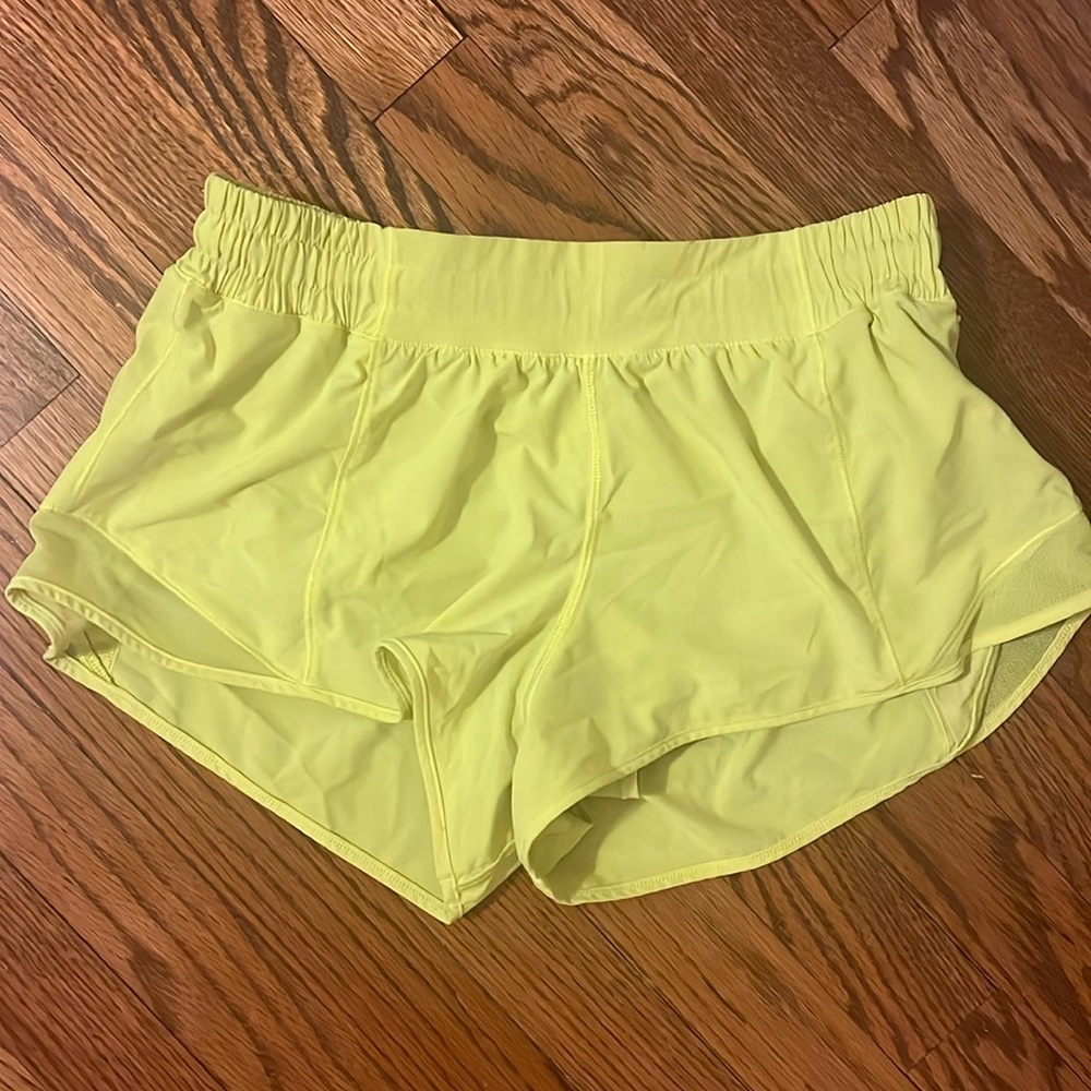 Lululemon Hotty Hot Shorts 2.5”
